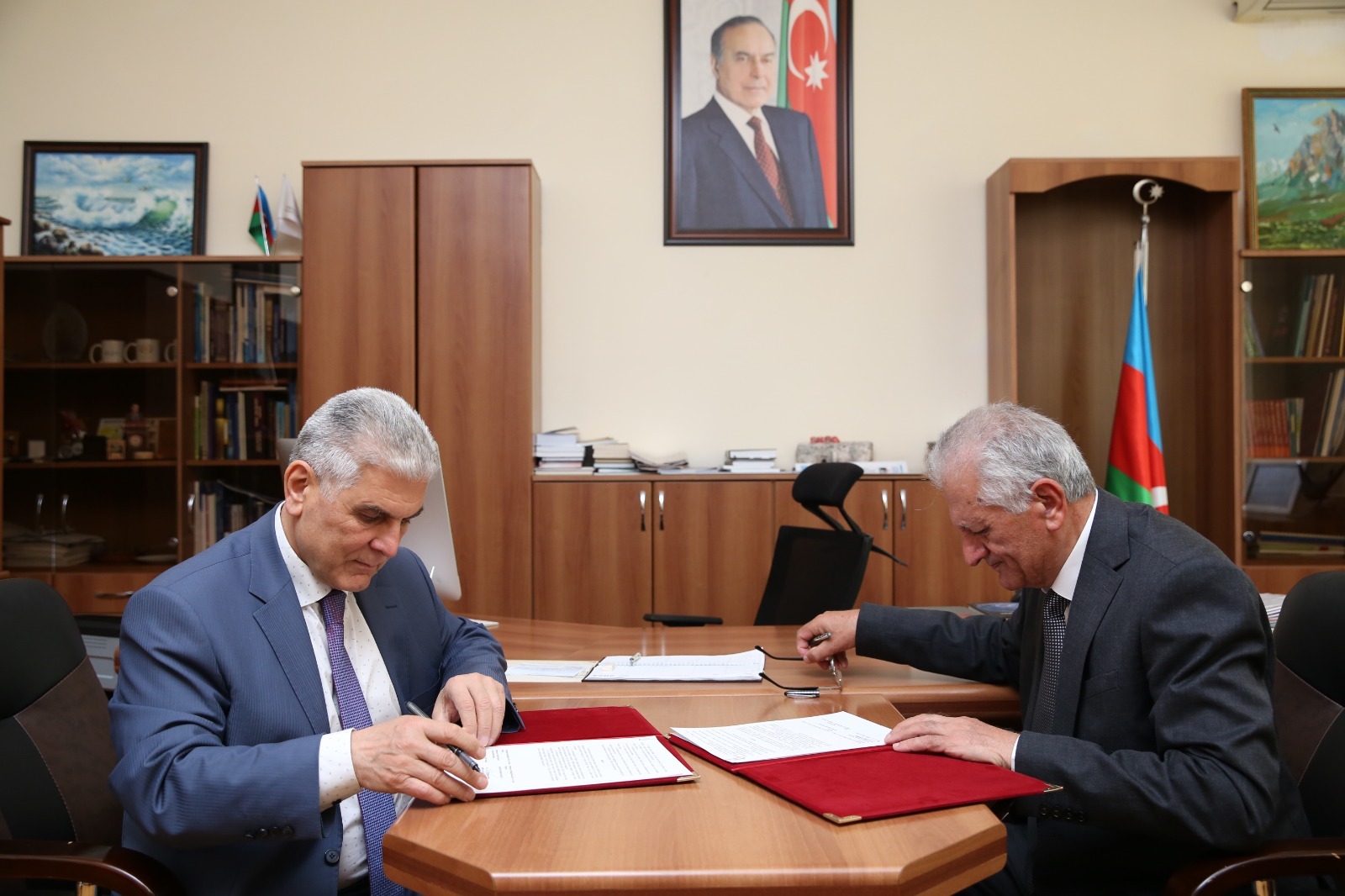 Pedaqoji Universitet elmi-tədqiqat institutları ilə əməkdaşlıq memorandumu imzalayıb
